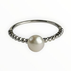 White freshwater pearl ring Sterling Silver Size 7 🆕